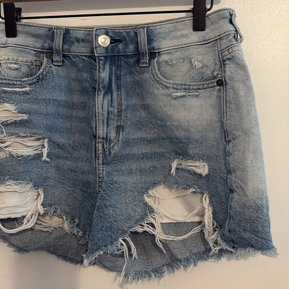 American Eagle Light Wash Distressed High Rise Cut Off Mom Shorts 4 - Picture 4 of 10